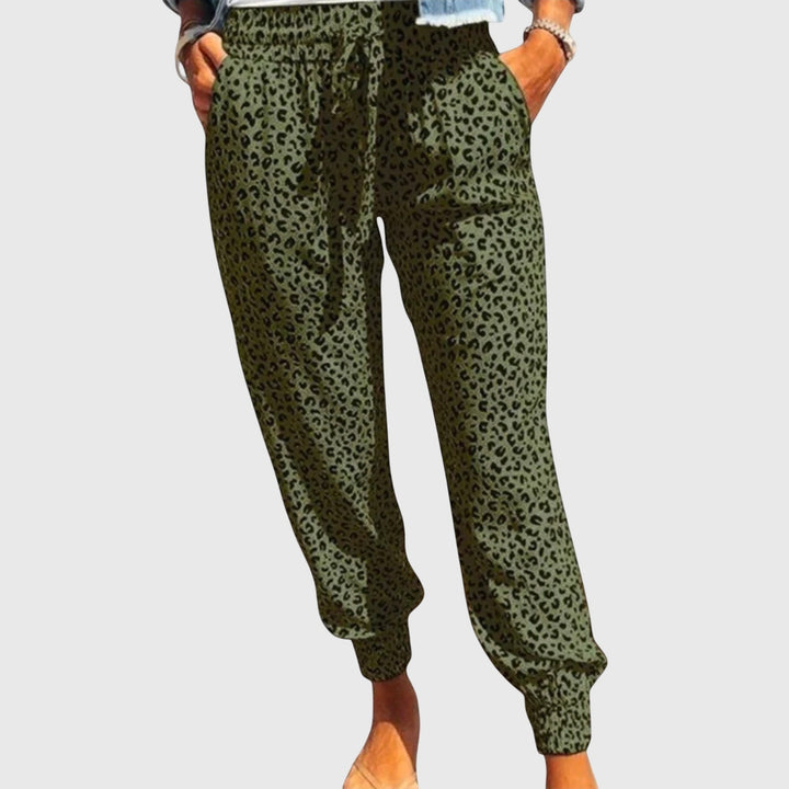 Annie | Leo Pants with Wide Legs.